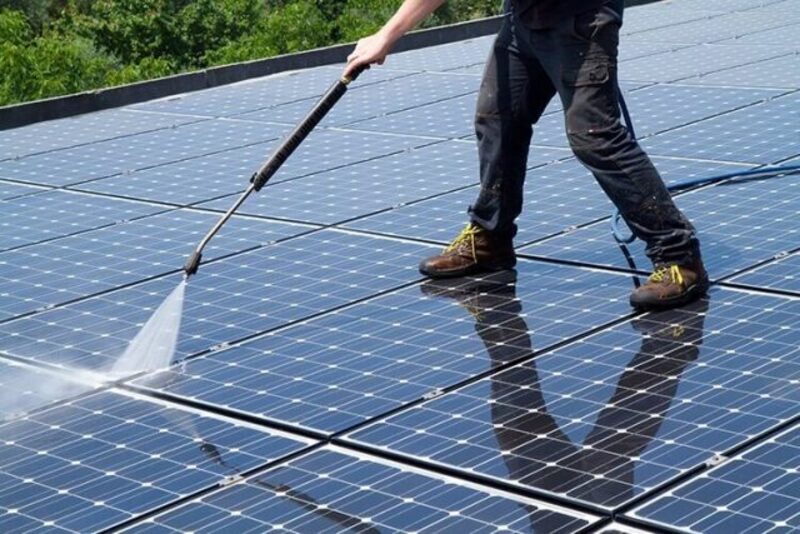 cách vệ sinh pin năng lượng mặt trời