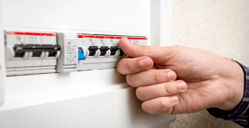 thiết bị đóng cắt mạch điện gồm