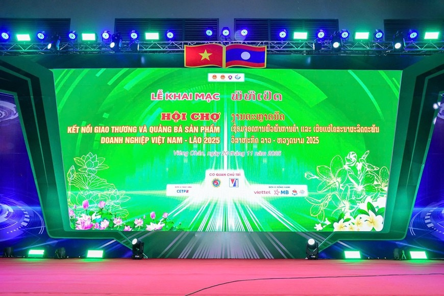 thiet-bi-dien-adp-tham-gia-hoi-cho-giao-thuong-viet-nam-lao-2025